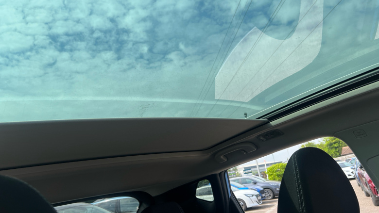 Nissan Qashqai 1.5 dCi N-Connecta 5dr Diesel Hatchback